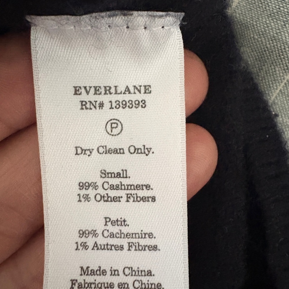 Everlane Women's Navy Cashmere Crew Neck Sweater - Picture 4 of 6